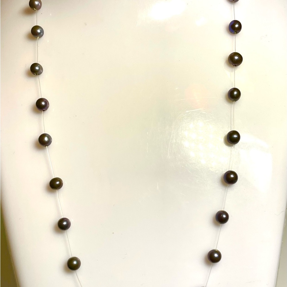 marked 14k gold clasp Tahitian 4mm. black Pearl illusion floating necklace